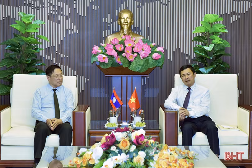 Tổng Lãnh sự quán CHDCND Lào chào xã giao lãnh đạo Hà Tĩnh