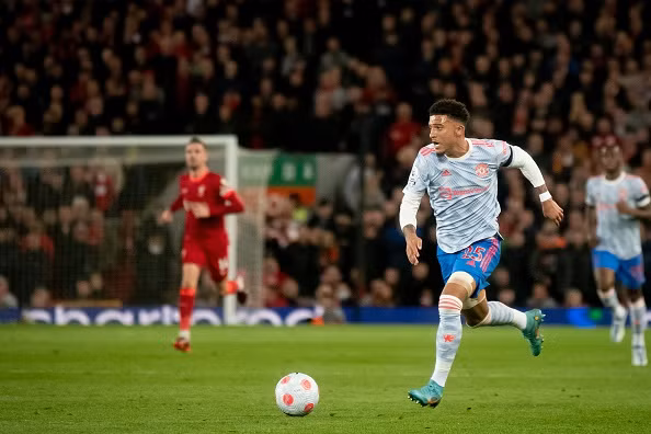 Liverpool 4-0 Man United: Thắng derby nước Anh, Liverpool chiếm ngôi đầu bảng