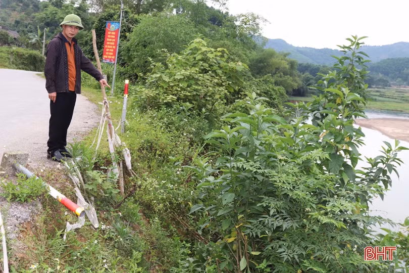 Hơn 3 năm, chưa khắc phục điểm sạt lở trên đường trục xã ở Vũ Quang