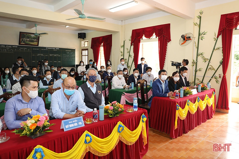 Quỹ Minh Đức - Formosa Hà Tĩnh trao tặng phòng học máy tính cho Trường Tiểu học Kỳ Liên