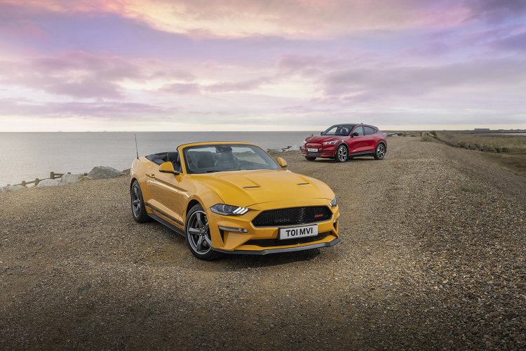 Ford Mustang Convertible California Special động cơ V8 đến châu Âu - Hình 4 Ford Mustang Convertible California Special động cơ V8