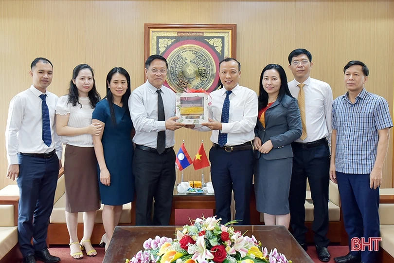 Tổng Lãnh sự quán CHDCND Lào chào xã giao lãnh đạo Hà Tĩnh