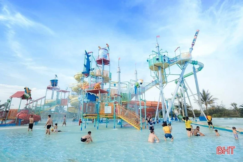 Phố biển Lộc Hà rộn ràng trước ngày khai trương mùa du lịch mới