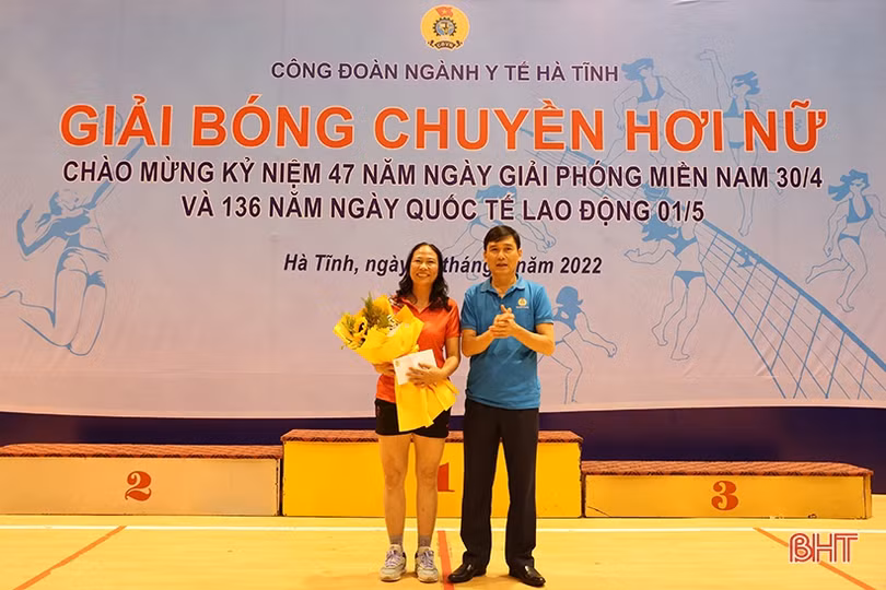 Đội nữ CDC Hà Tĩnh nhất Giải Bóng chuyền hơi Công đoàn ngành y tế năm 2022