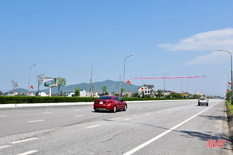 Phố biển Lộc Hà rộn ràng trước ngày khai trương mùa du lịch mới