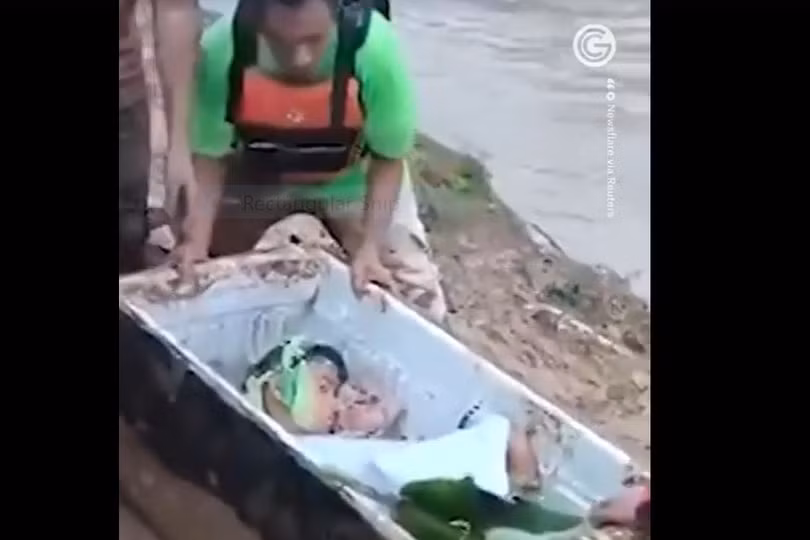 Sống sót sau trận lở đất nhờ trốn trong tủ lạnh