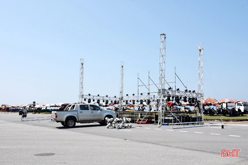 Phố biển Lộc Hà rộn ràng trước ngày khai trương mùa du lịch mới