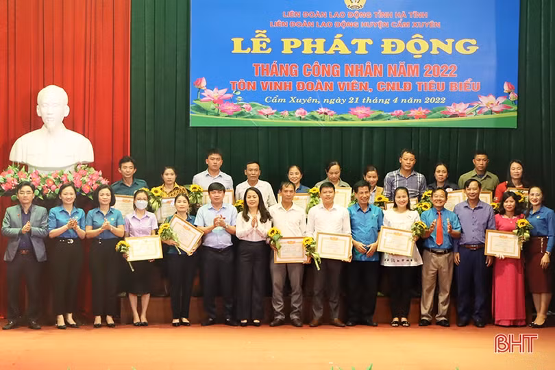Cẩm Xuyên tôn vinh 19 đoàn viên, công nhân lao động tiêu biểu