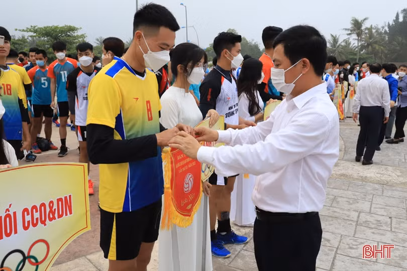 Khởi tranh Giải Bóng chuyền nam Thanh niên Hà Tĩnh năm 2022