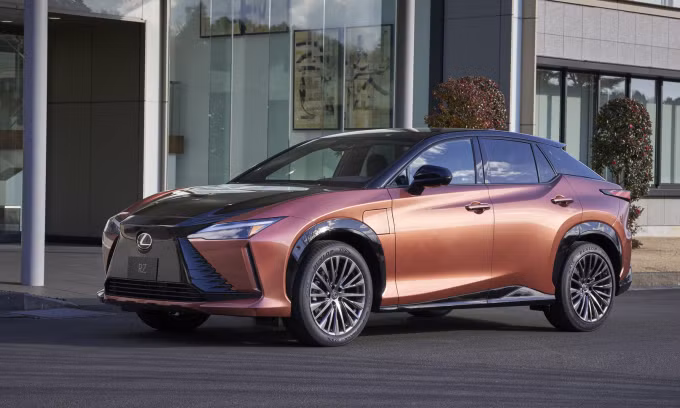 Lexus ra mắt ôtô điện đầu tiên