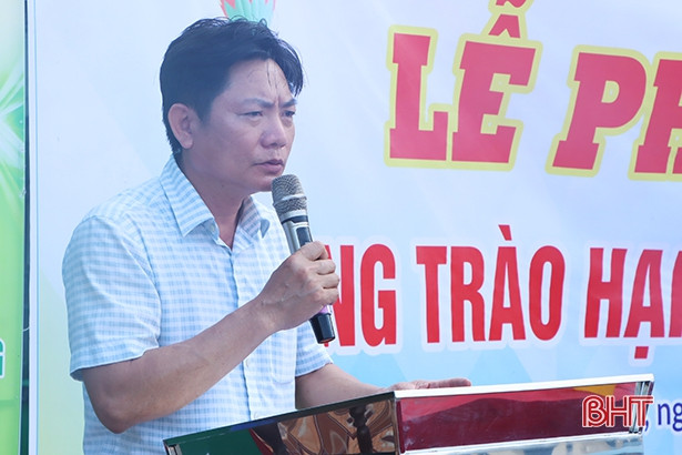 Nông dân Cẩm Xuyên hưởng ứng phong trào hạn chế rác thải nhựa