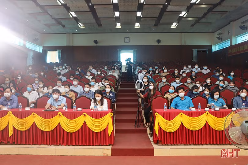 Cẩm Xuyên tôn vinh 19 đoàn viên, công nhân lao động tiêu biểu