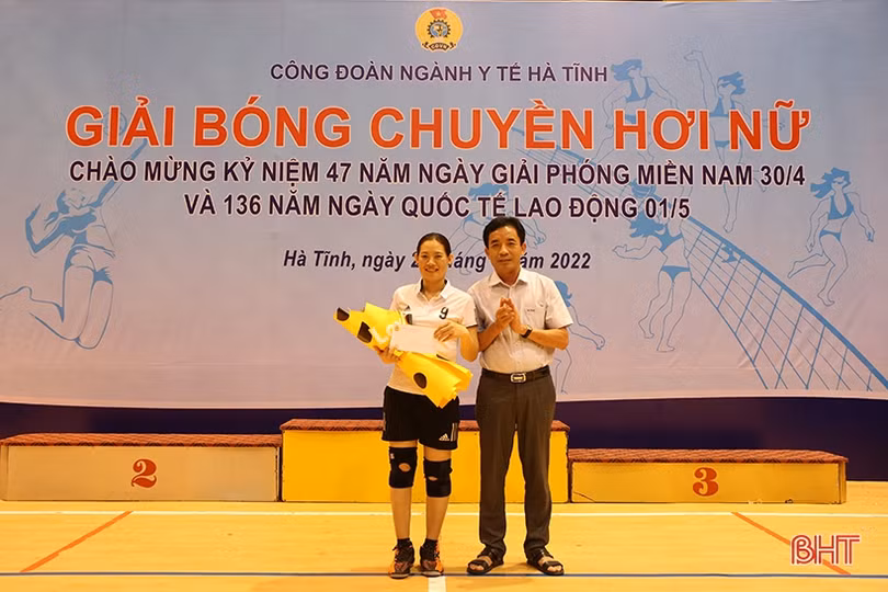 Đội nữ CDC Hà Tĩnh nhất Giải Bóng chuyền hơi Công đoàn ngành y tế năm 2022