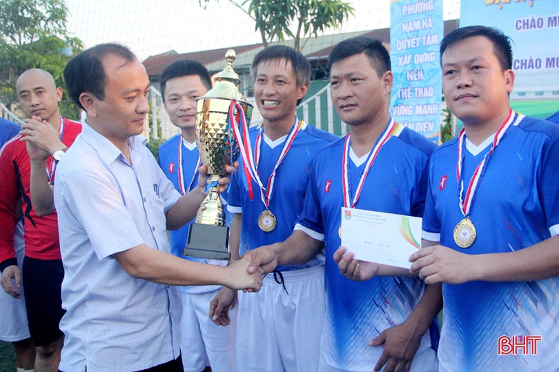 Tổ dân phố 2 quán quân Giải Bóng đá nam thanh niên phường Nam Hà