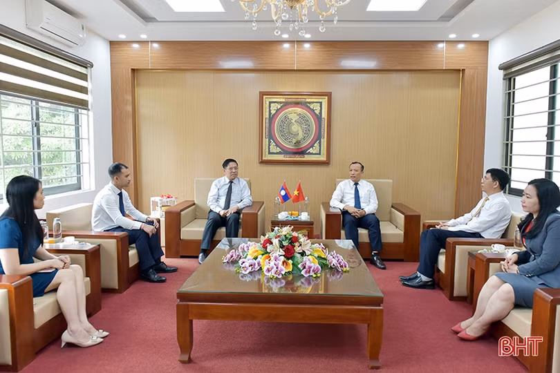 Tổng Lãnh sự quán CHDCND Lào chào xã giao lãnh đạo Hà Tĩnh