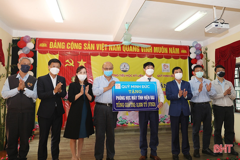 Quỹ Minh Đức - Formosa Hà Tĩnh trao tặng phòng học máy tính cho Trường Tiểu học Kỳ Liên