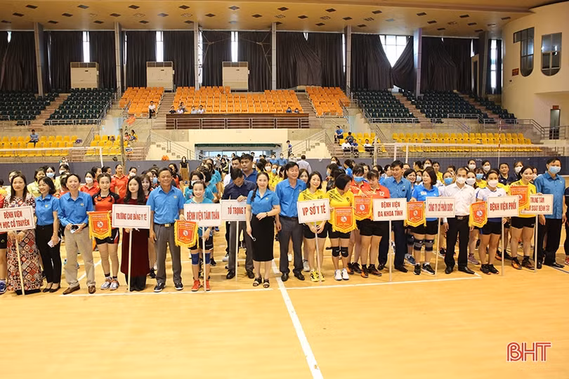 Đội nữ CDC Hà Tĩnh nhất Giải Bóng chuyền hơi Công đoàn ngành y tế năm 2022