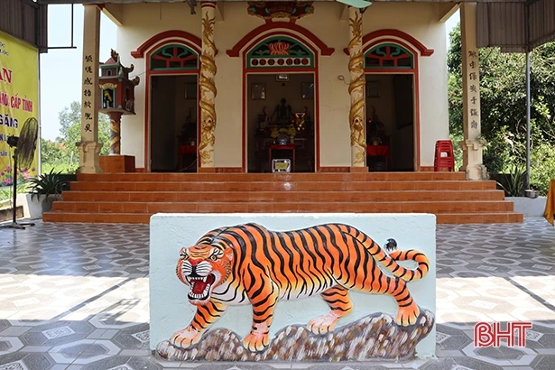 Đón nhận bằng Di tích LSVH cấp tỉnh Nhà thờ Phan Công Tăng ở Thượng Lộc