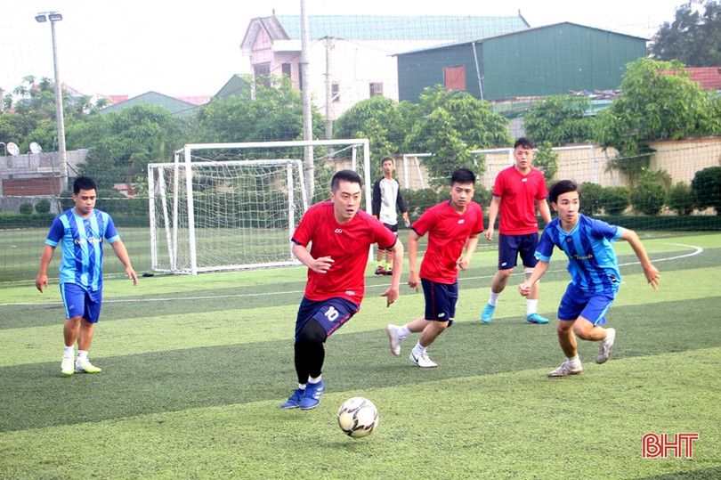 8 đội tranh tài Giải Bóng đá nam thanh niên phường Nam Hà