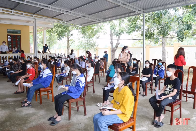 240 học sinh lớp 6 đầu tiên ở Hà Tĩnh được tiêm vắc-xin phòng COVID-19