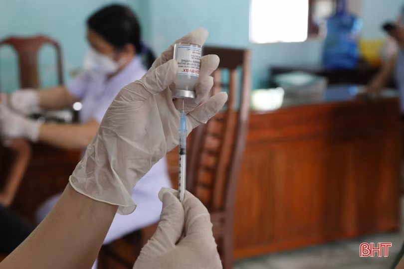 240 học sinh lớp 6 đầu tiên ở Hà Tĩnh được tiêm vắc-xin phòng COVID-19