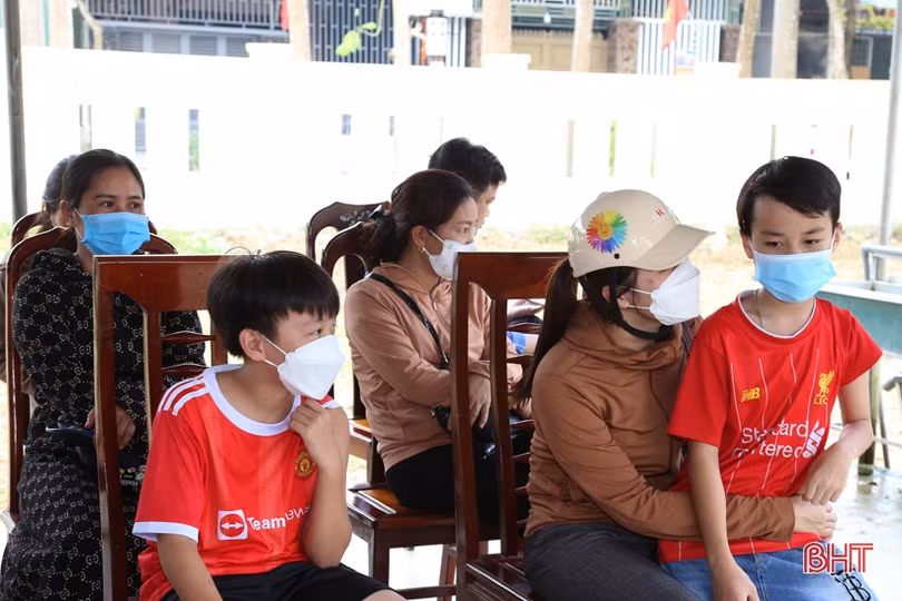 240 học sinh lớp 6 đầu tiên ở Hà Tĩnh được tiêm vắc-xin phòng COVID-19