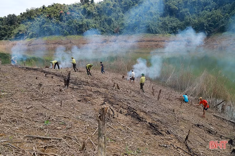 Thu dọn lòng hồ Ngàn Trươi, “bật” kịch bản phòng chống cháy rừng Vườn Di sản ASEAN ở Hà Tĩnh