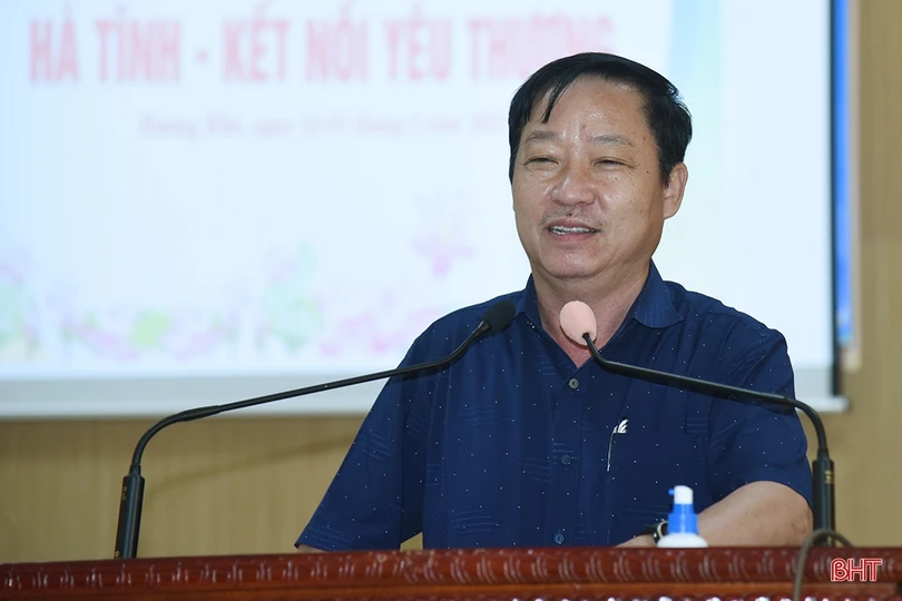 Trao hỗ trợ 900 triệu đồng cho hộ nghèo, gia đình chính sách và học sinh, sinh viên ở Hương Khê