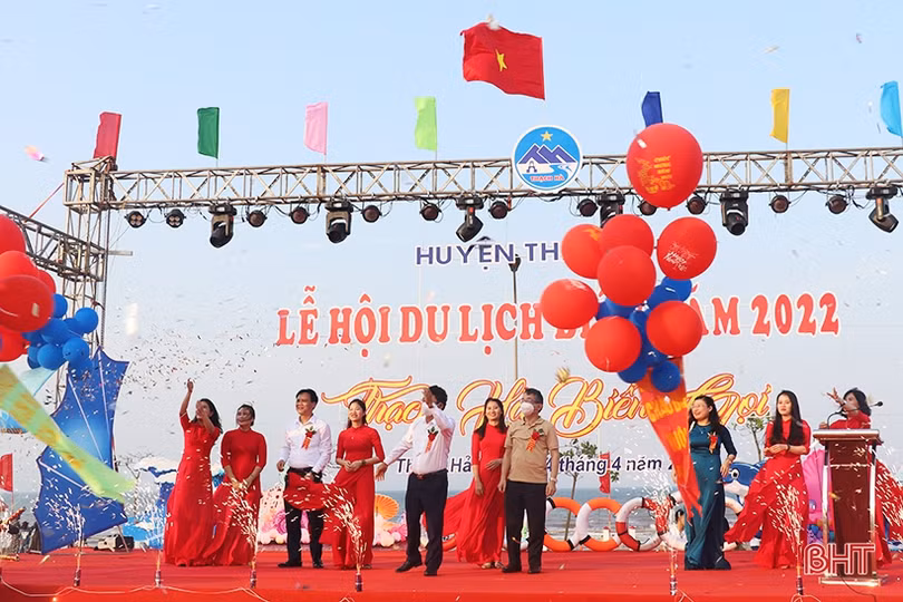 Thạch Hà khai trương lễ hội du lịch biển năm 2022