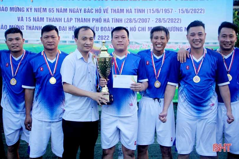 Tổ dân phố 2 quán quân Giải Bóng đá nam thanh niên phường Nam Hà
