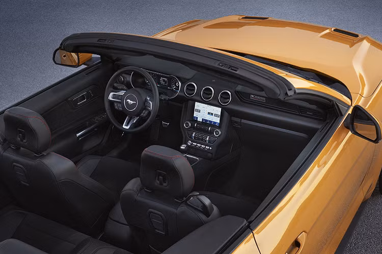 Ford Mustang Convertible California Special động cơ V8