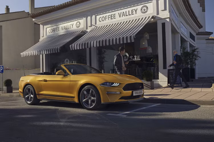 Ford Mustang Convertible California Special động cơ V8