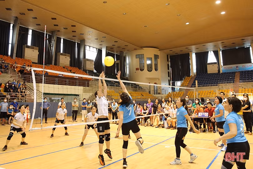 Đội nữ CDC Hà Tĩnh nhất Giải Bóng chuyền hơi Công đoàn ngành y tế năm 2022