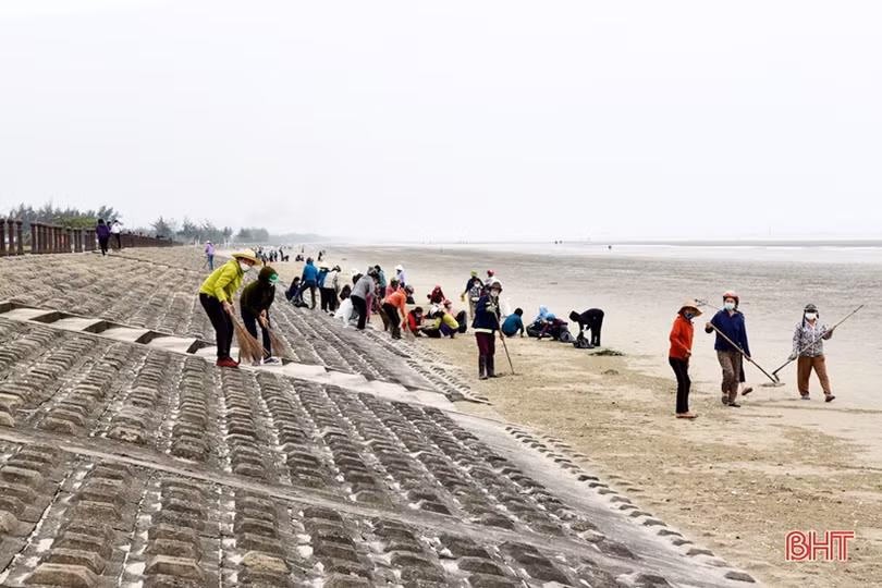 Phố biển Lộc Hà rộn ràng trước ngày khai trương mùa du lịch mới