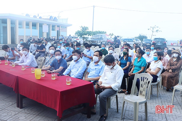 Nông dân Cẩm Xuyên hưởng ứng phong trào hạn chế rác thải nhựa