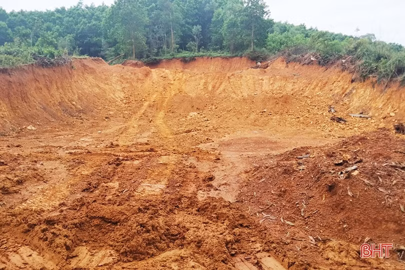 Chính quyền “khó nắm bắt” nạn khai thác trộm đất tại Đức Lạng