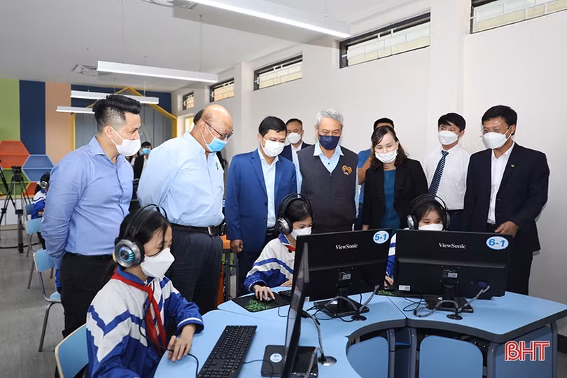 Quỹ Minh Đức - Formosa Hà Tĩnh trao tặng phòng học máy tính cho Trường Tiểu học Kỳ Liên