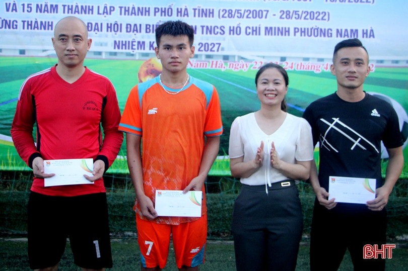 Tổ dân phố 2 quán quân Giải Bóng đá nam thanh niên phường Nam Hà