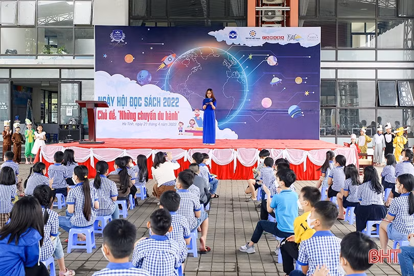 “Những chuyến du hành” trong thế giới của sách tại Trường Albert Einstein Hà Tĩnh