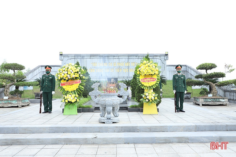 Lãnh đạo Hà Tĩnh dâng hương tưởng nhớ cố Tổng Bí thư Hà Huy Tập