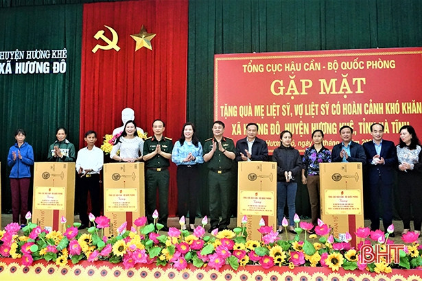 Tổng cục Hậu cần đỡ đầu 5 gia đình thân nhân liệt sỹ ở Hương Khê