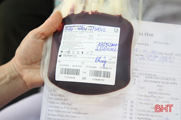 Cán bộ, chiến sỹ Tiểu đoàn Cảnh sát cơ động số 2 hiến 203 đơn vị máu