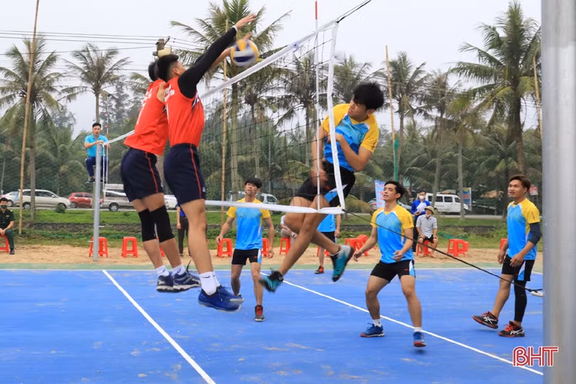 Khởi tranh Giải Bóng chuyền nam Thanh niên Hà Tĩnh năm 2022