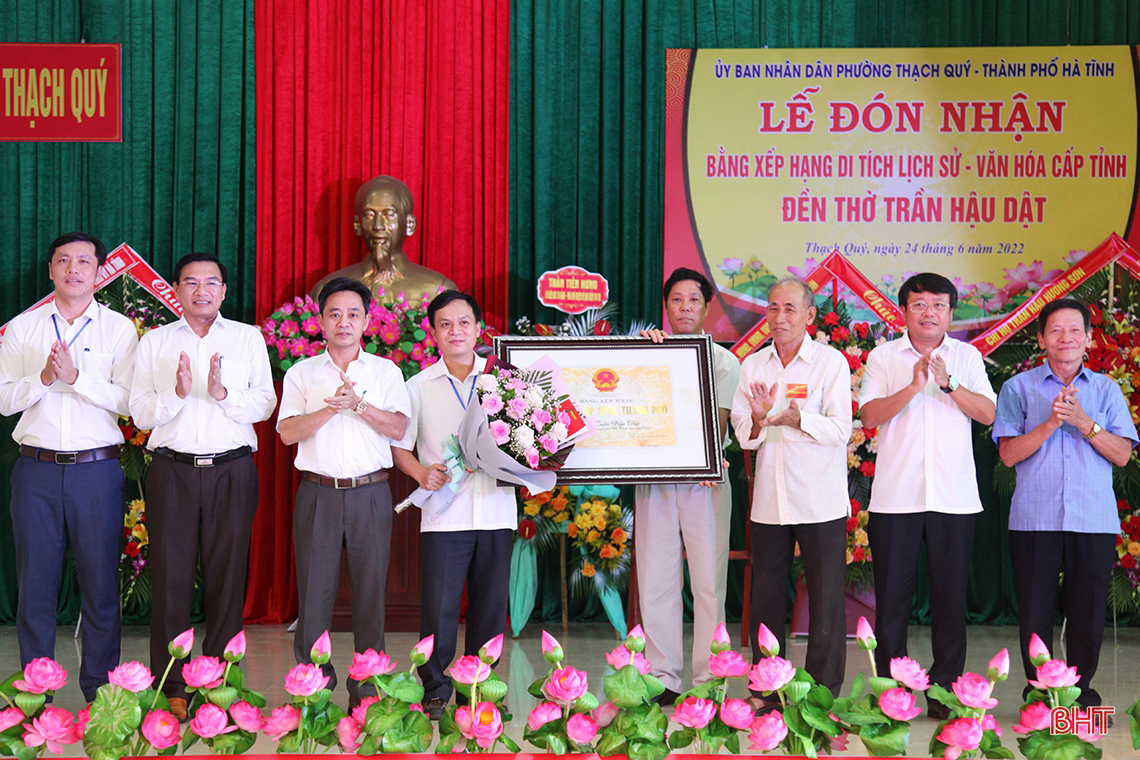 Đón nhận bằng Di tích lịch sử - văn hóa cấp tỉnh Đền thờ Trần Hậu Dật