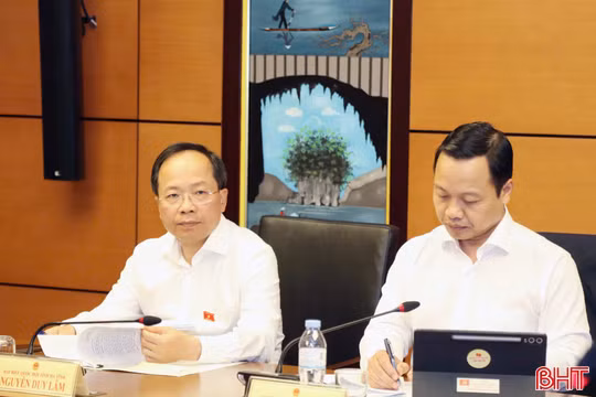 Đoàn ĐBQH Hà Tĩnh đóng góp nhiều ý kiến thiết thực tại phiên thảo luận các dự án luật 