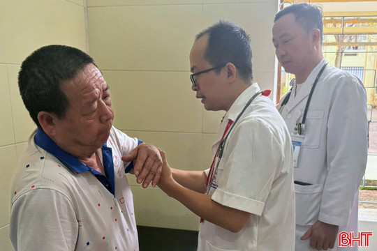 Thêm 7 bác sỹ BV Đại học Y Hà Nội về hỗ trợ thăm khám, điều trị tại Hà Tĩnh