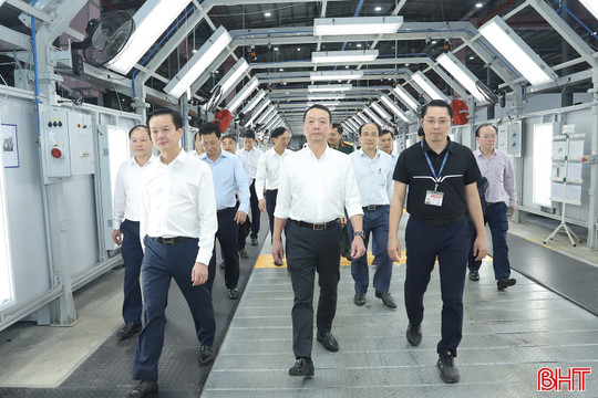 Chủ tịch UBND tỉnh kiểm tra sản xuất, đầu tư tại Khu kinh tế Vũng Áng