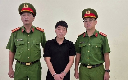 Bắt tạm giam chủ tài khoản TikTok "Dù Bầu Trời" về hành vi lợi dụng các quyền tự do dân chủ