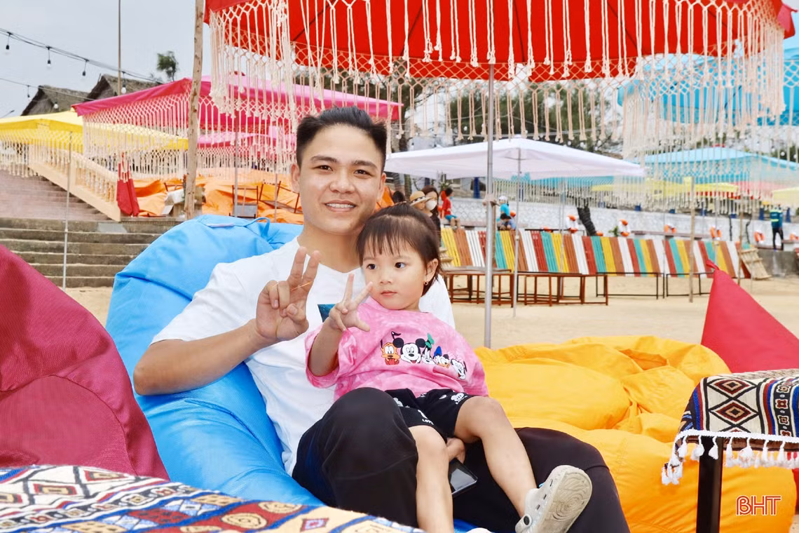 Những “quầy bar bên bãi biển” lần đầu xuất hiện ở Hà Tĩnh