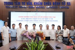 Thêm 2 bác sỹ Bệnh viện Đại học Y Hà Nội về hỗ trợ chuyên môn tại Hà Tĩnh